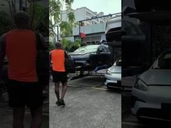 ที่จอดรถแบบ 4 เสา ยกซ้อนรถได้ 3600 กก.